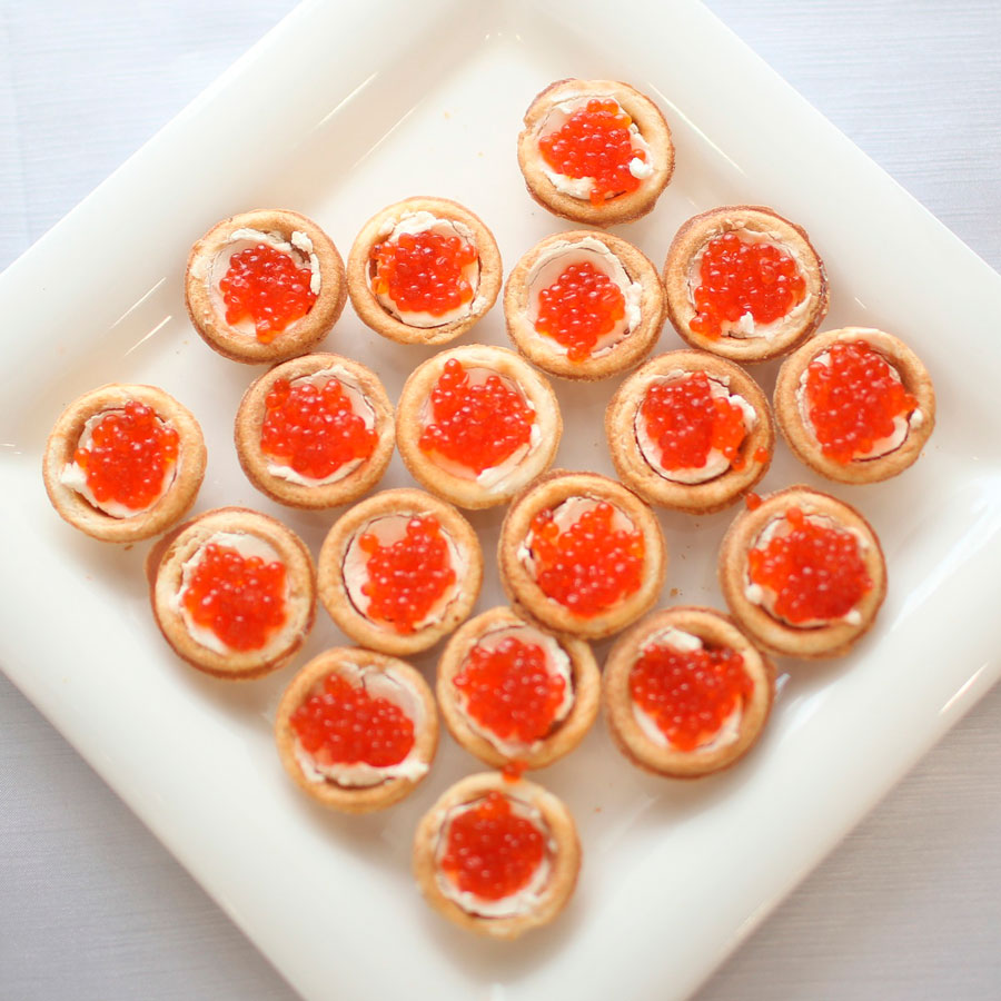 Hojaldres con huevas de salmón Black Pearl